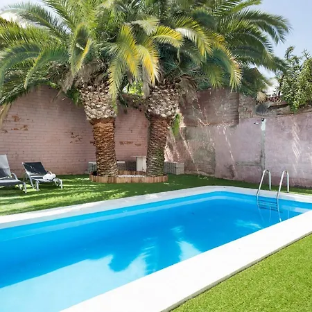 Tassis: Pet-friendly Group Retreat With 5 And Outdoor Pool * Sitges